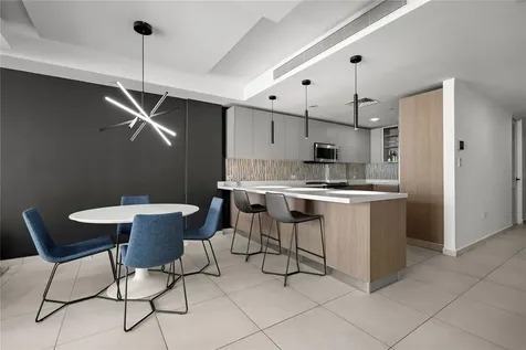 25 Ave Muñoz Rivera Bahia Plaza Apt San Juan PR 00901