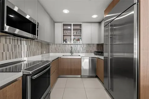 25 Ave Muñoz Rivera Bahia Plaza Apt San Juan PR 00901