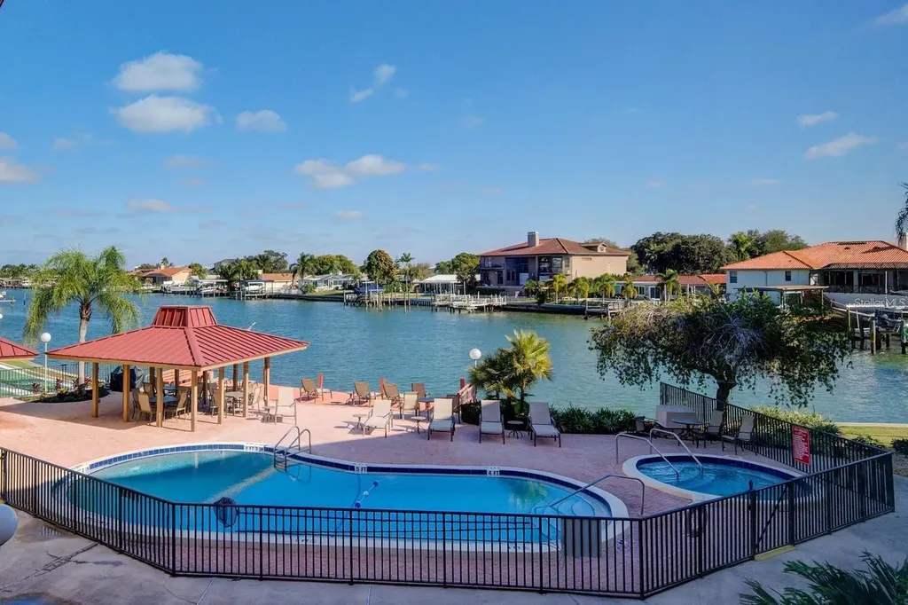 105 Island Way Clearwater FL 33767