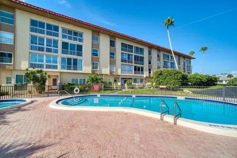 105 Island Way Clearwater FL 33767