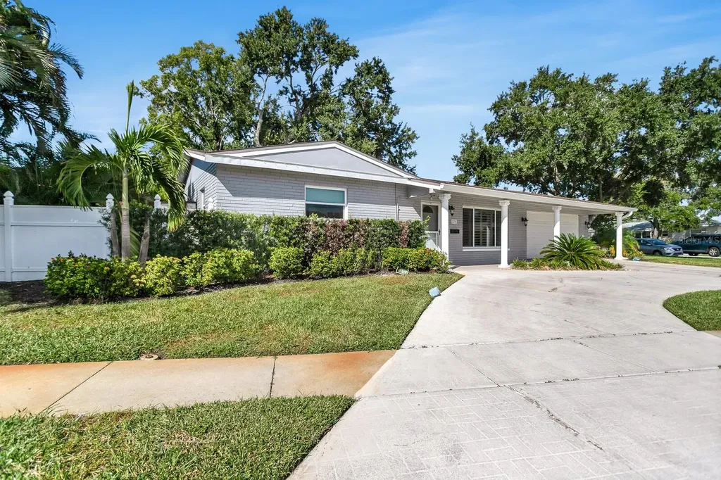 2290 60th Way N St Petersburg FL 33710
