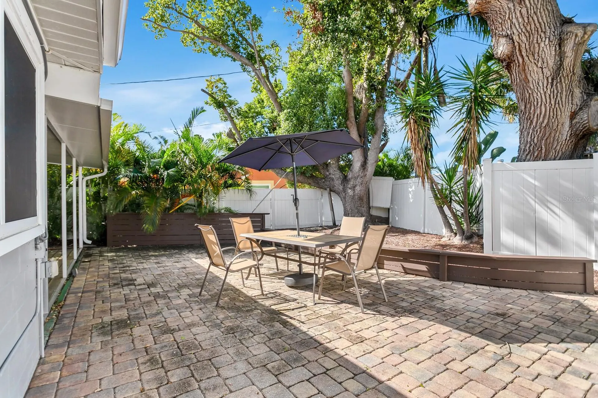 2290 60th Way N St Petersburg FL 33710