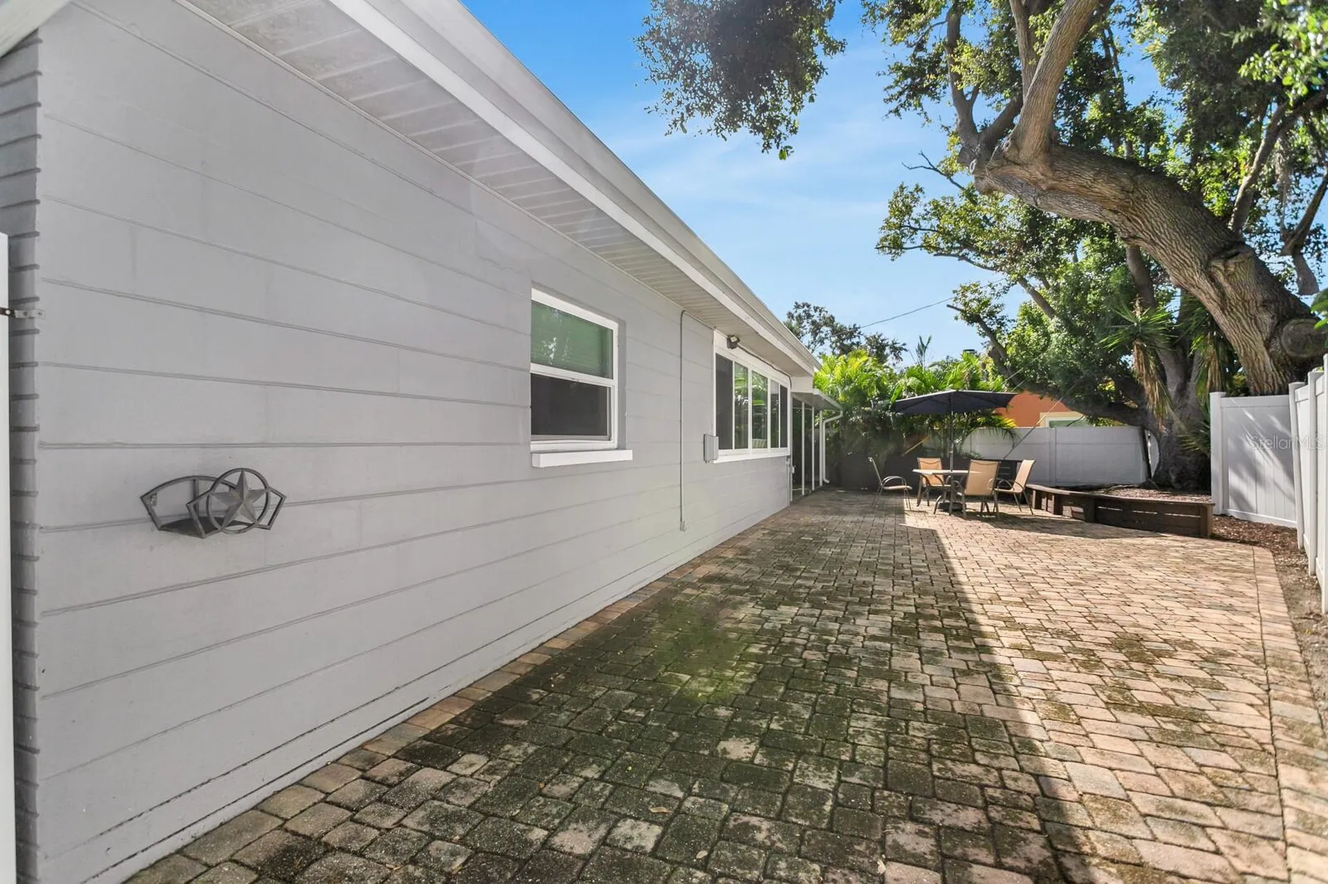 2290 60th Way N St Petersburg FL 33710