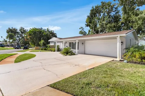 2290 60th Way N St Petersburg FL 33710