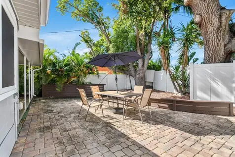 2290 60th Way N St Petersburg FL 33710