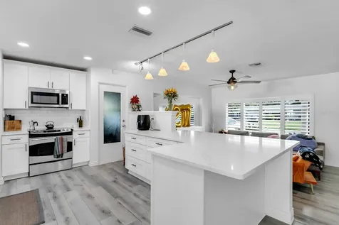 2290 60th Way N St Petersburg FL 33710