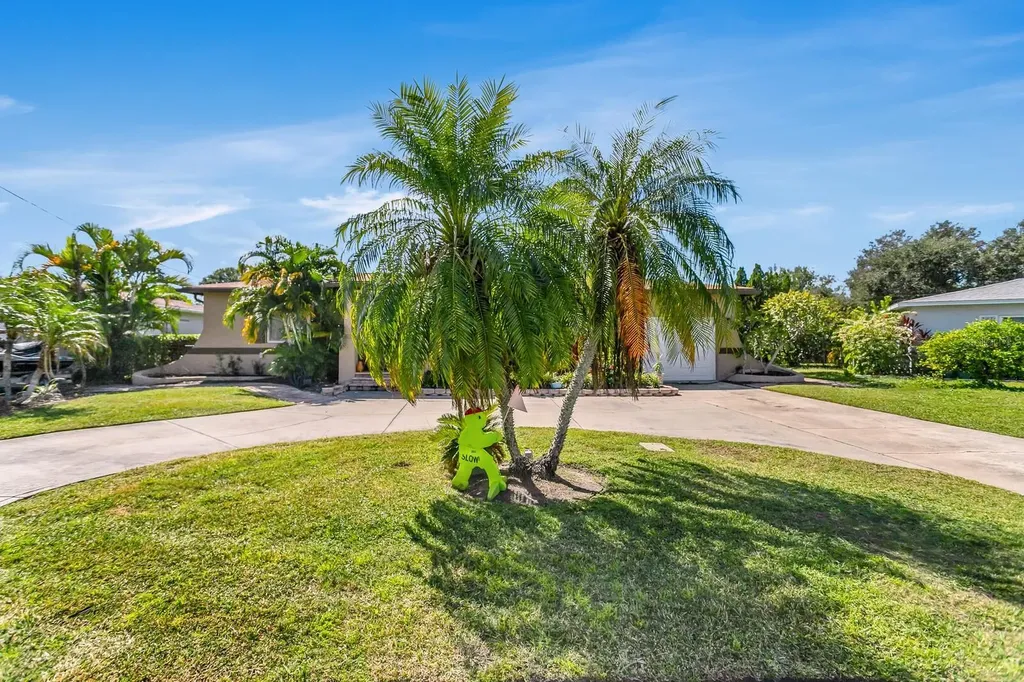 4864 Lake Charles Drive N Kenneth City FL 33709