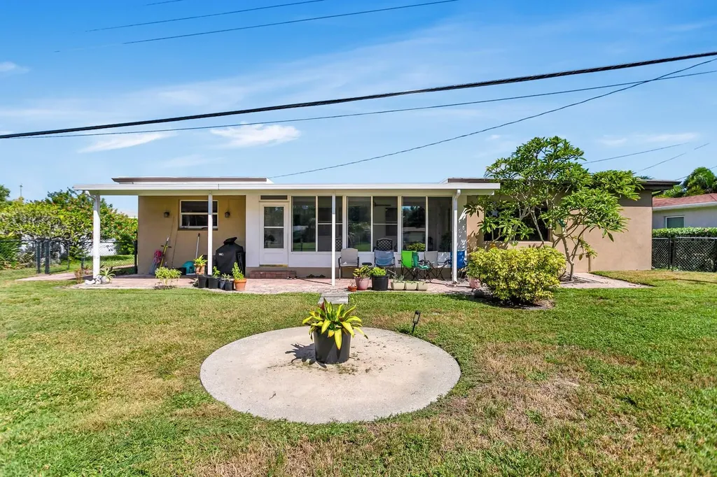 4864 Lake Charles Drive N Kenneth City FL 33709