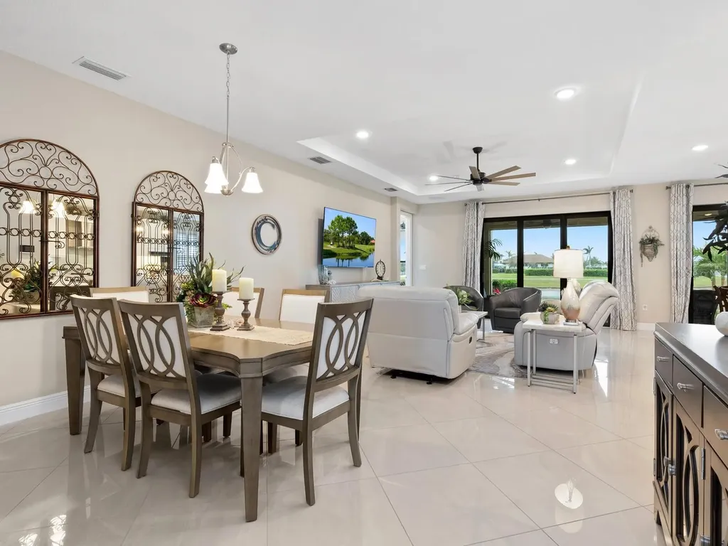 4925 Surfside Circle Bradenton FL 34211