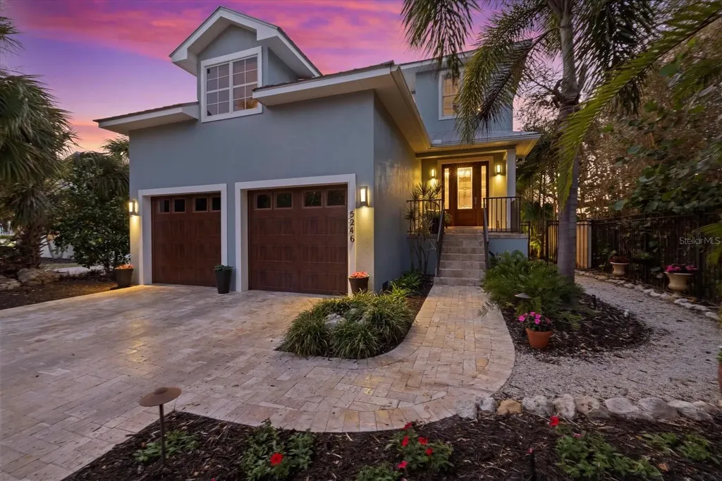 5246 Avenida Del Mare Sarasota FL 34242