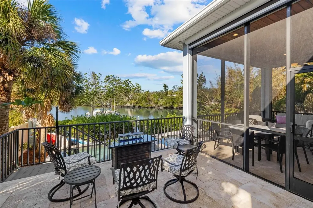5246 Avenida Del Mare Sarasota FL 34242