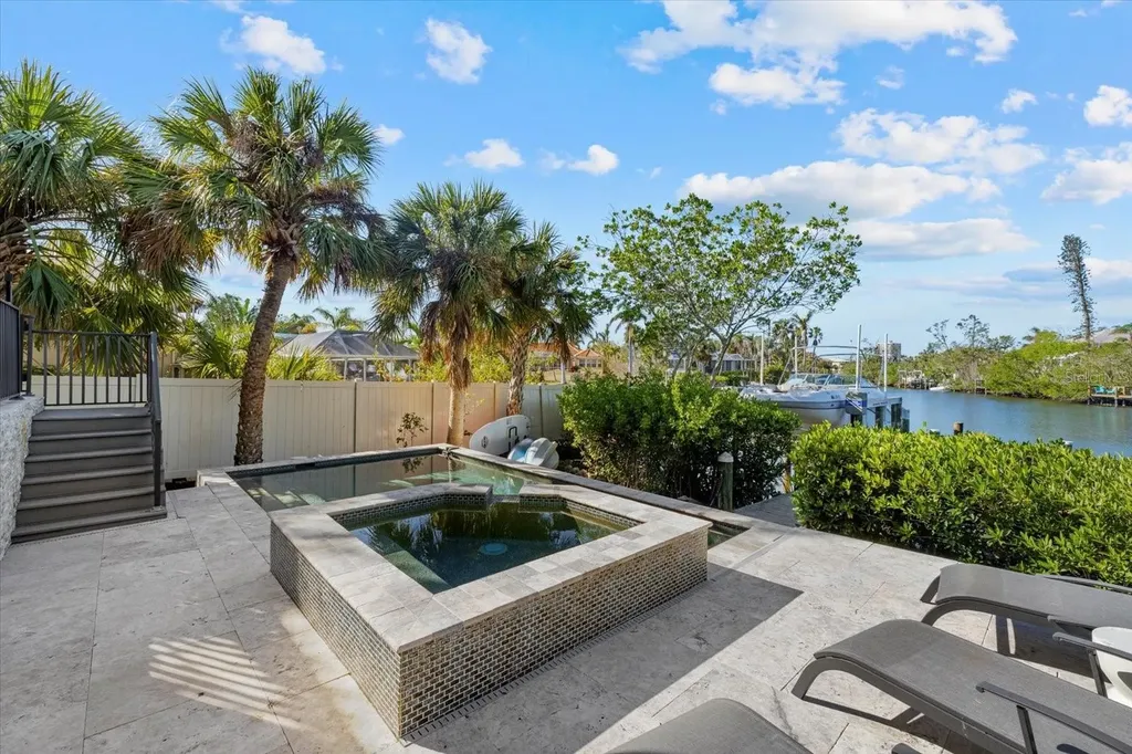 5246 Avenida Del Mare Sarasota FL 34242