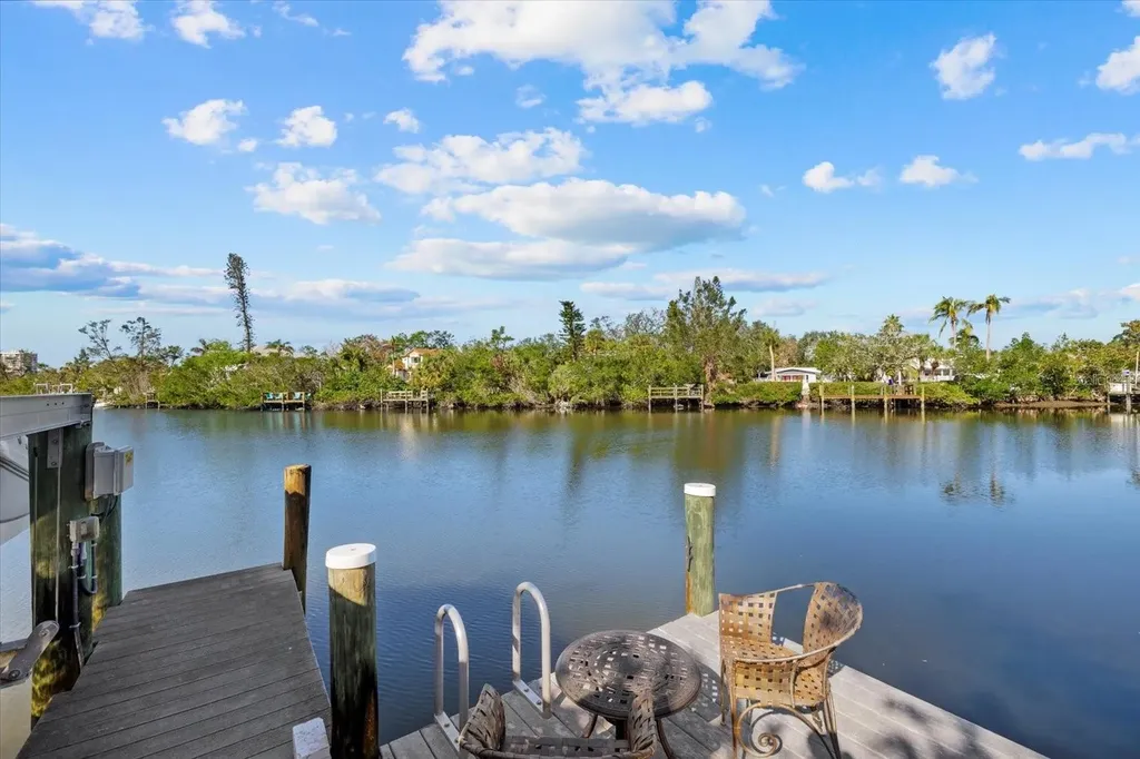 5246 Avenida Del Mare Sarasota FL 34242
