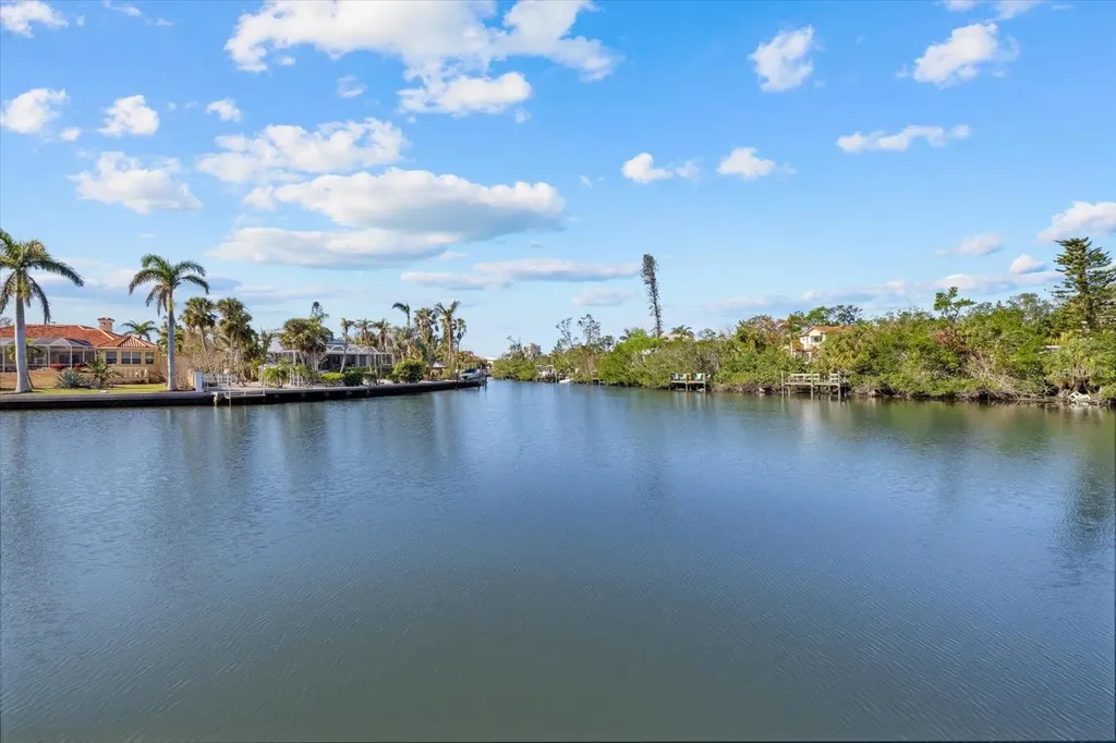 5246 Avenida Del Mare Sarasota FL 34242