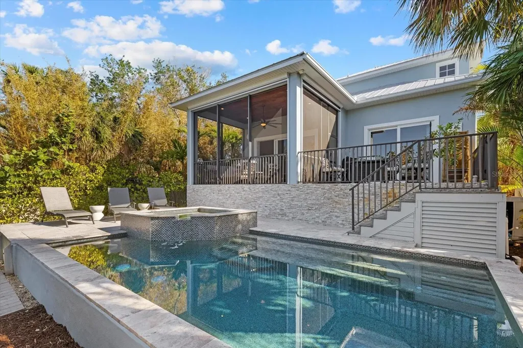 5246 Avenida Del Mare Sarasota FL 34242