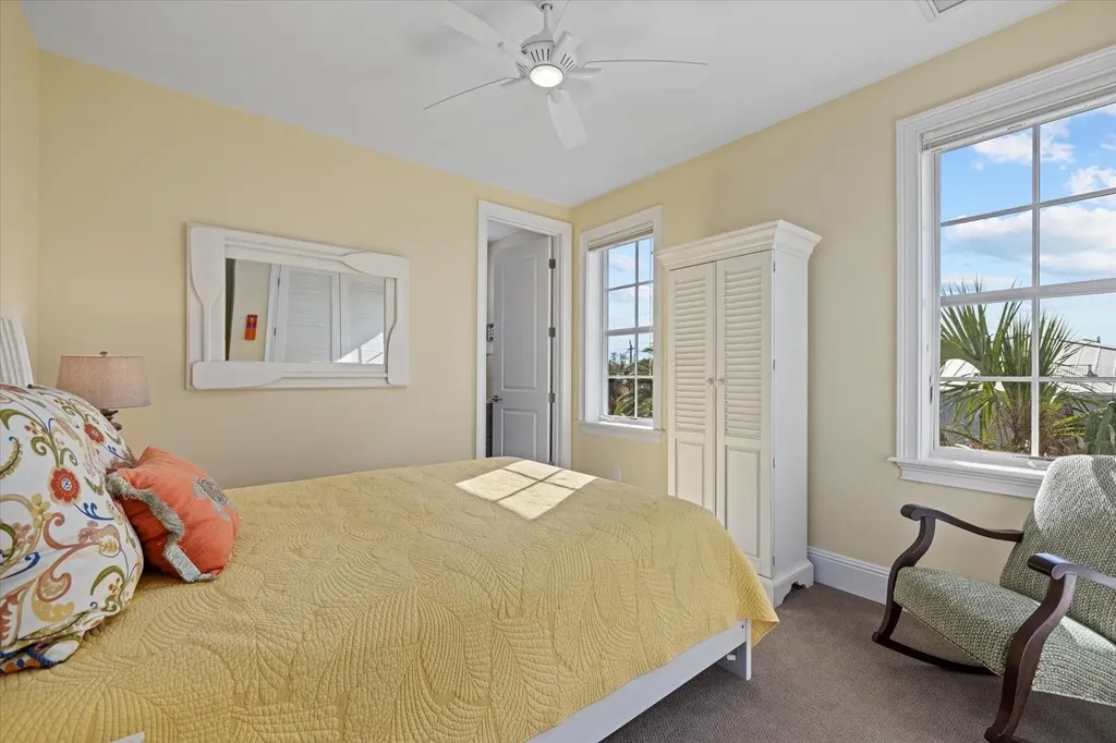 5246 Avenida Del Mare Sarasota FL 34242