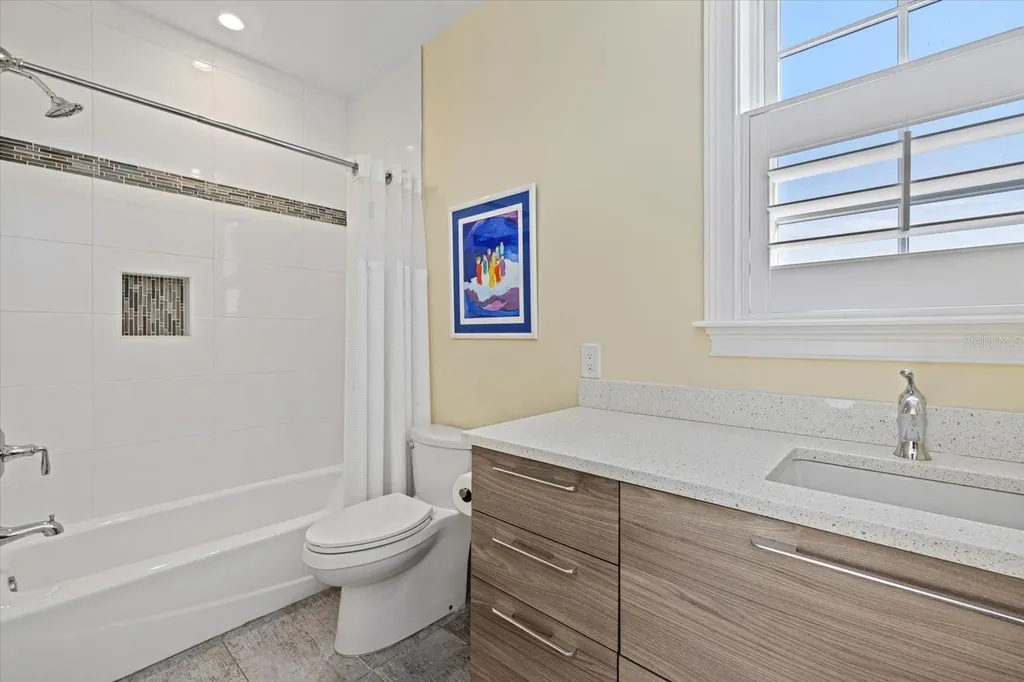 5246 Avenida Del Mare Sarasota FL 34242