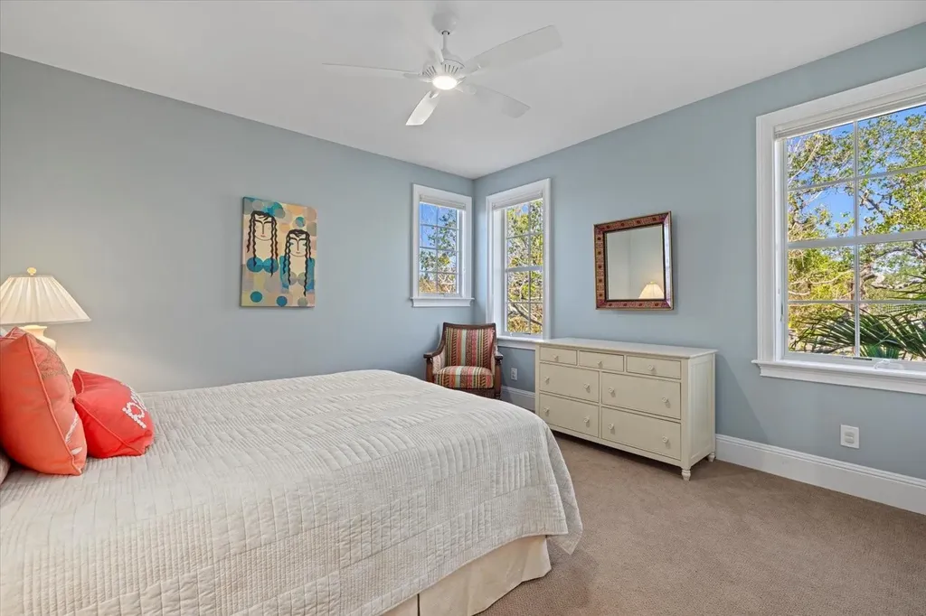 5246 Avenida Del Mare Sarasota FL 34242