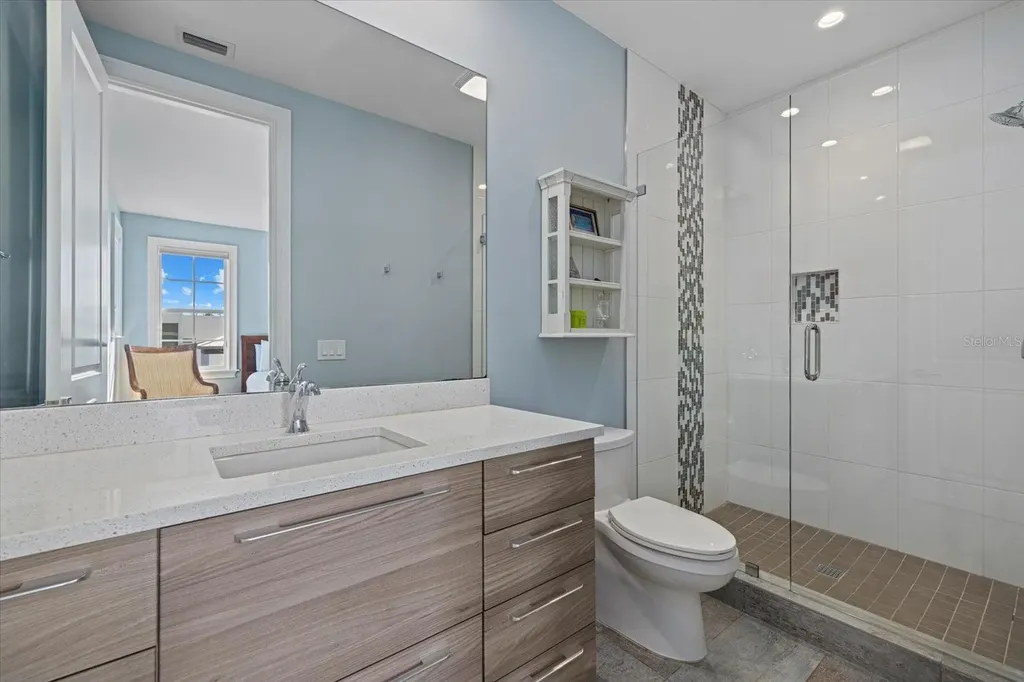 5246 Avenida Del Mare Sarasota FL 34242