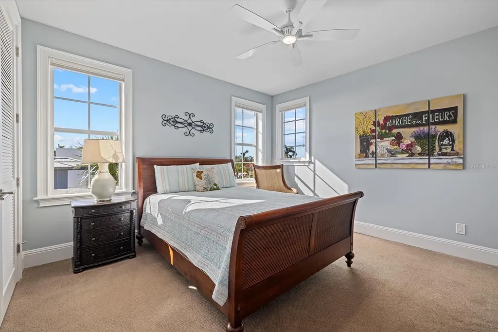 5246 Avenida Del Mare Sarasota FL 34242