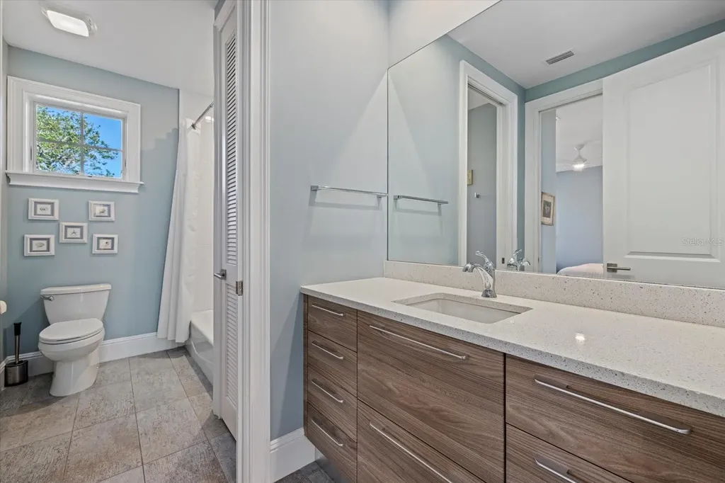5246 Avenida Del Mare Sarasota FL 34242