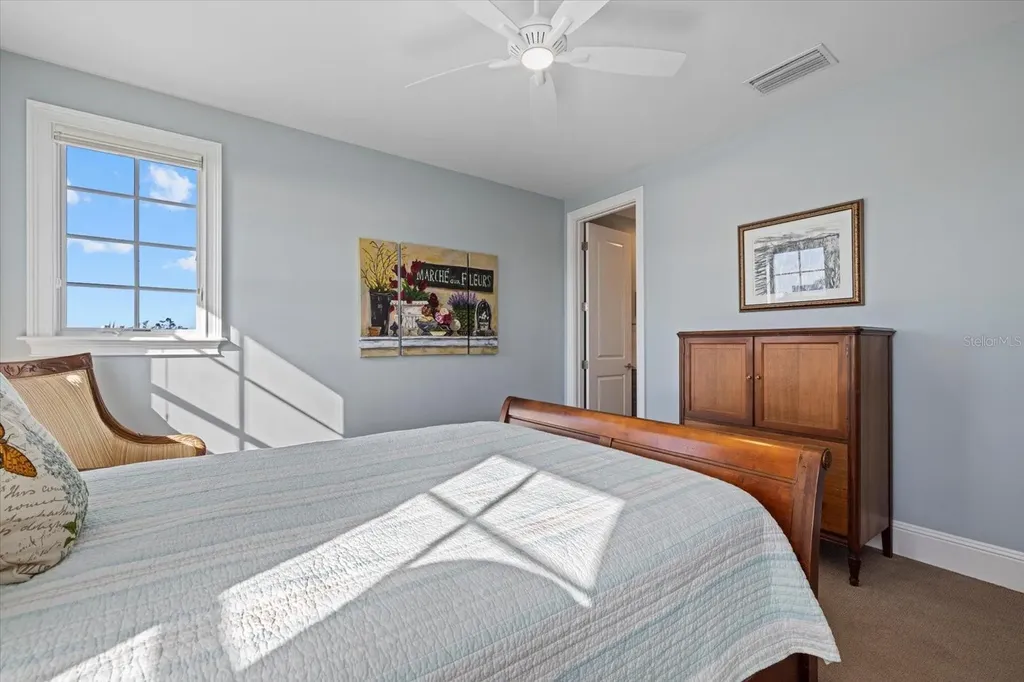 5246 Avenida Del Mare Sarasota FL 34242
