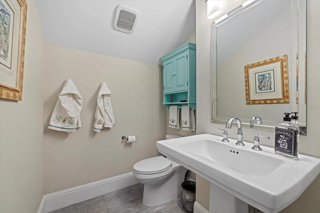 5246 Avenida Del Mare Sarasota FL 34242