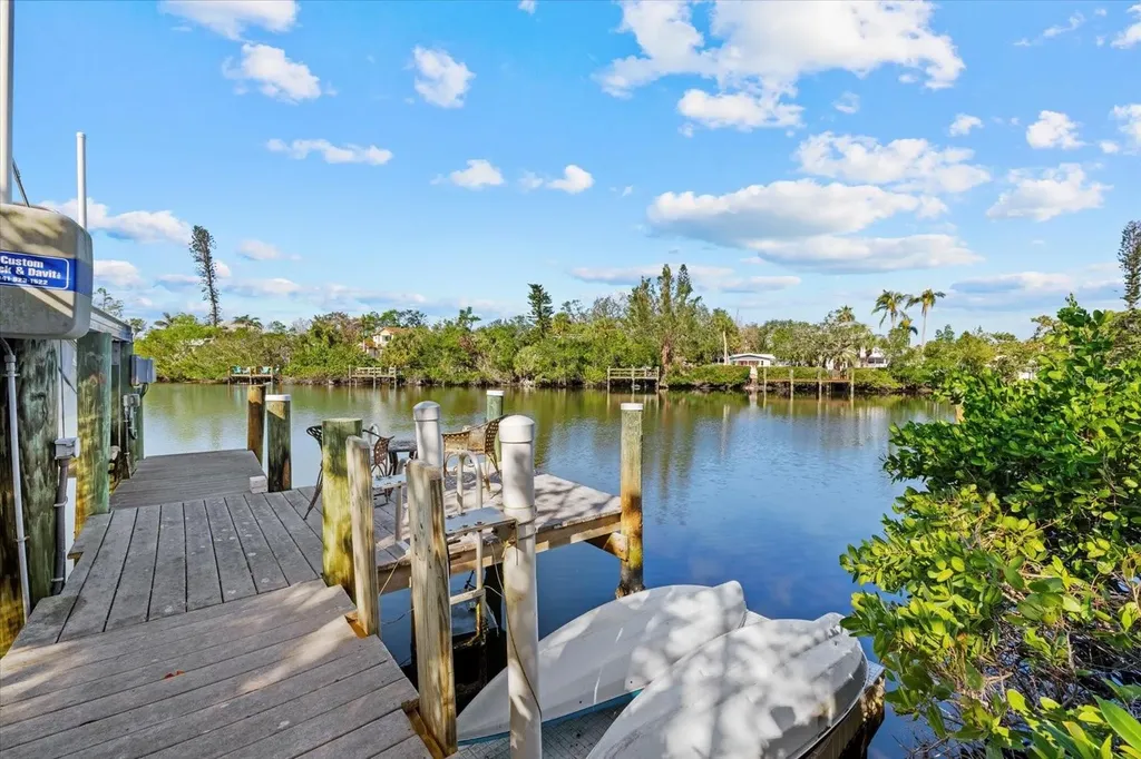 5246 Avenida Del Mare Sarasota FL 34242