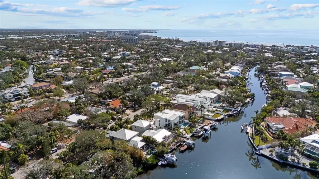 5246 Avenida Del Mare Sarasota FL 34242