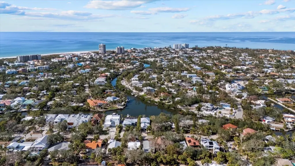 5246 Avenida Del Mare Sarasota FL 34242