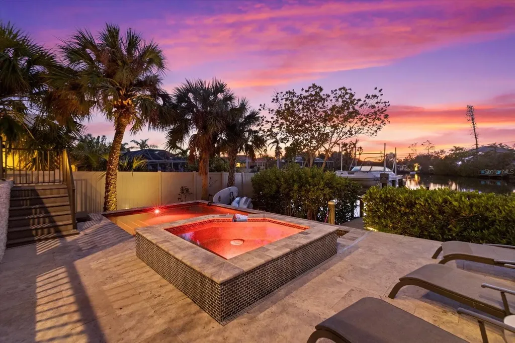 5246 Avenida Del Mare Sarasota FL 34242