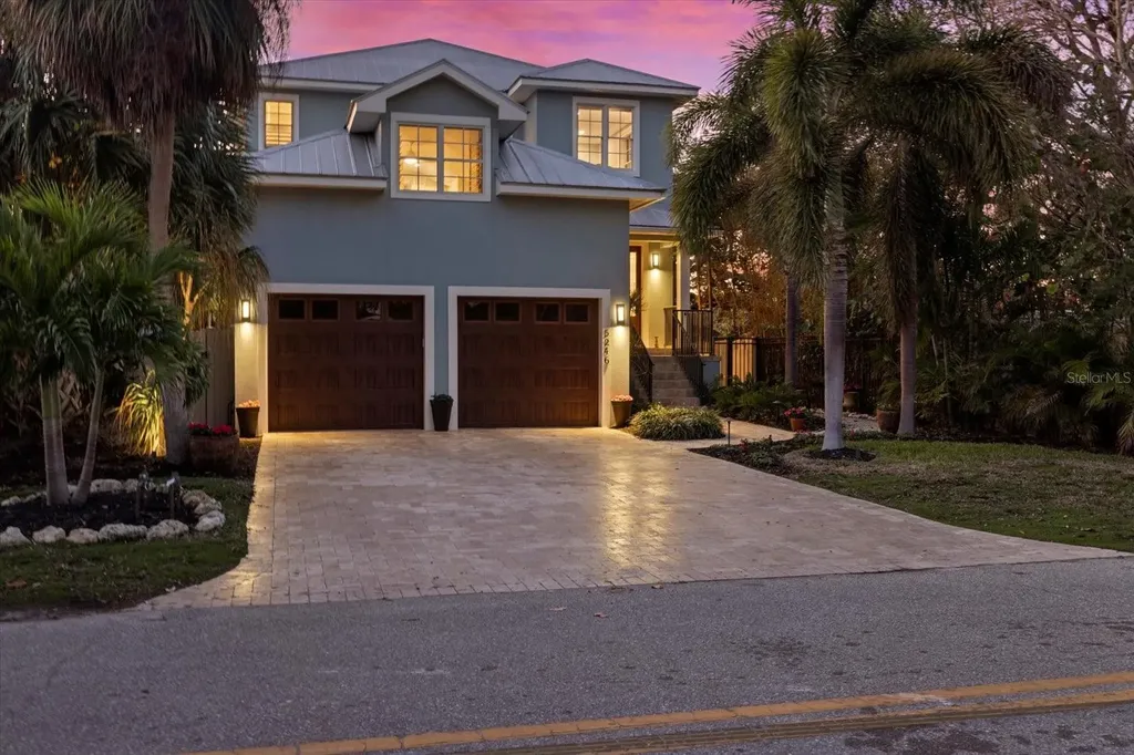 5246 Avenida Del Mare Sarasota FL 34242
