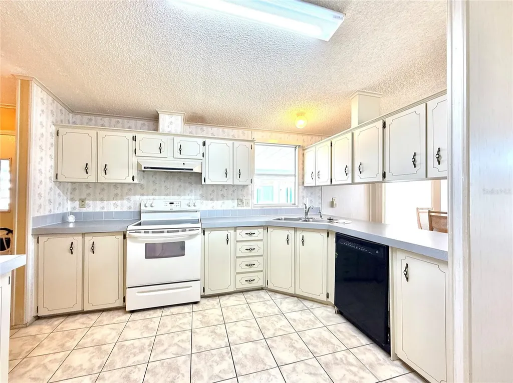 126 W Saint Johns Way Apollo Beach FL 33572