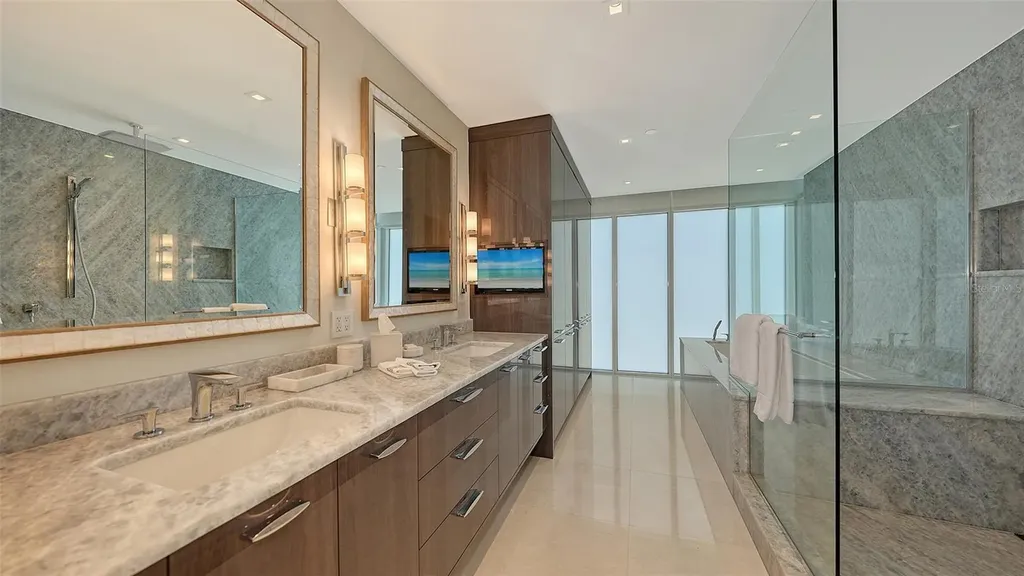 280 Golden Gate Point Sarasota FL 34236