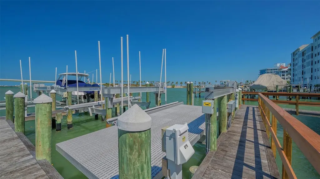 280 Golden Gate Point Sarasota FL 34236