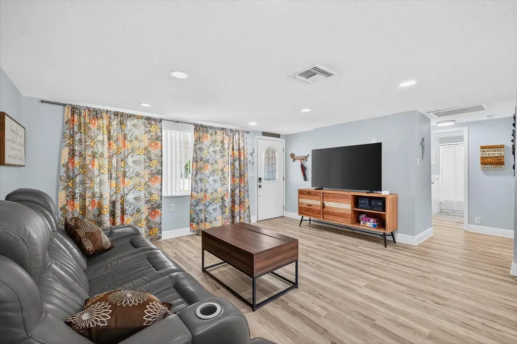 5312 Flora Avenue Holiday FL 34690