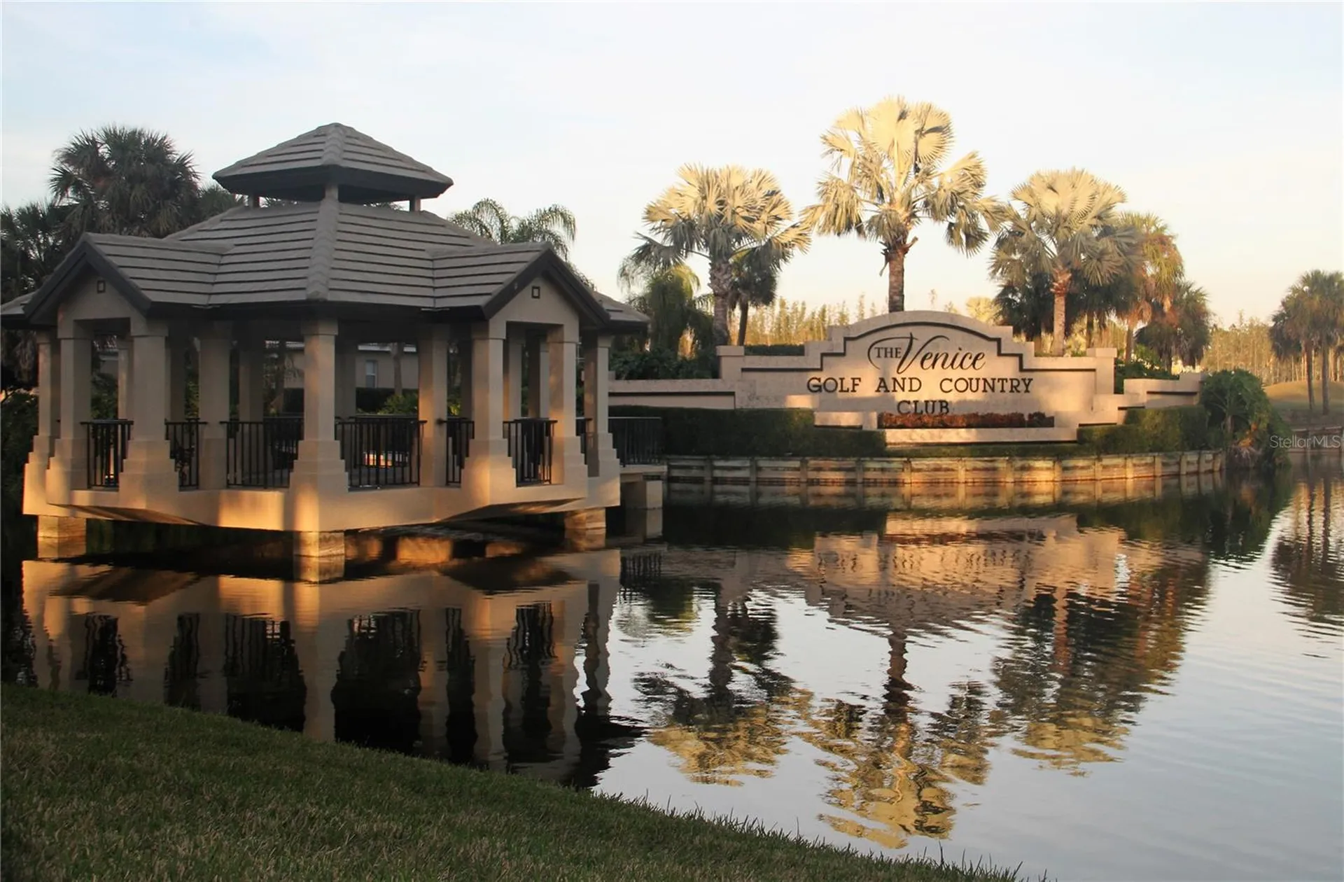 560 Fallbrook Drive Venice FL 34292