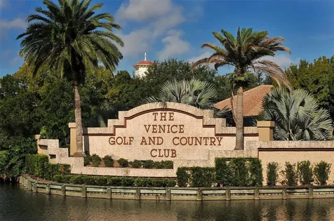 560 Fallbrook Drive Venice FL 34292