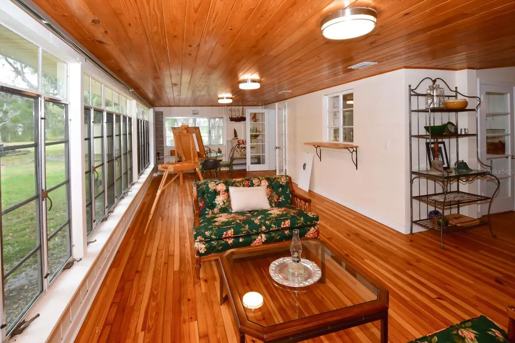 160 Bayshore Drive Terra Ceia FL 34250