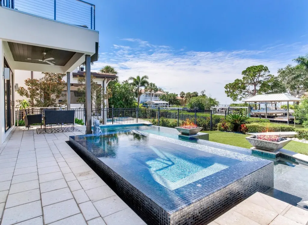 5131 W Neptune Way Tampa FL 33609