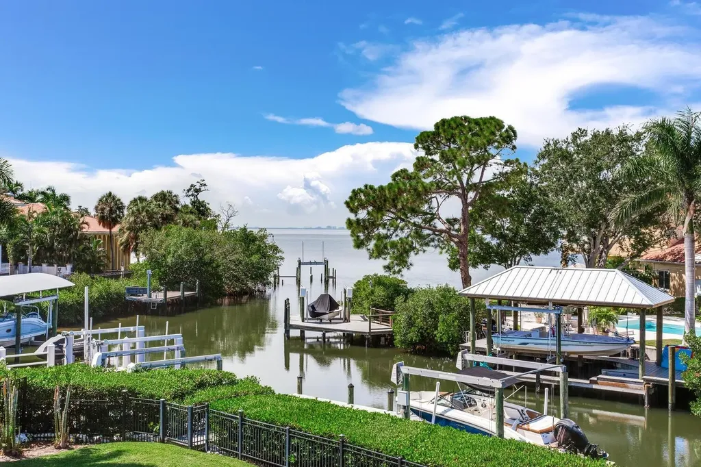 5131 W Neptune Way Tampa FL 33609