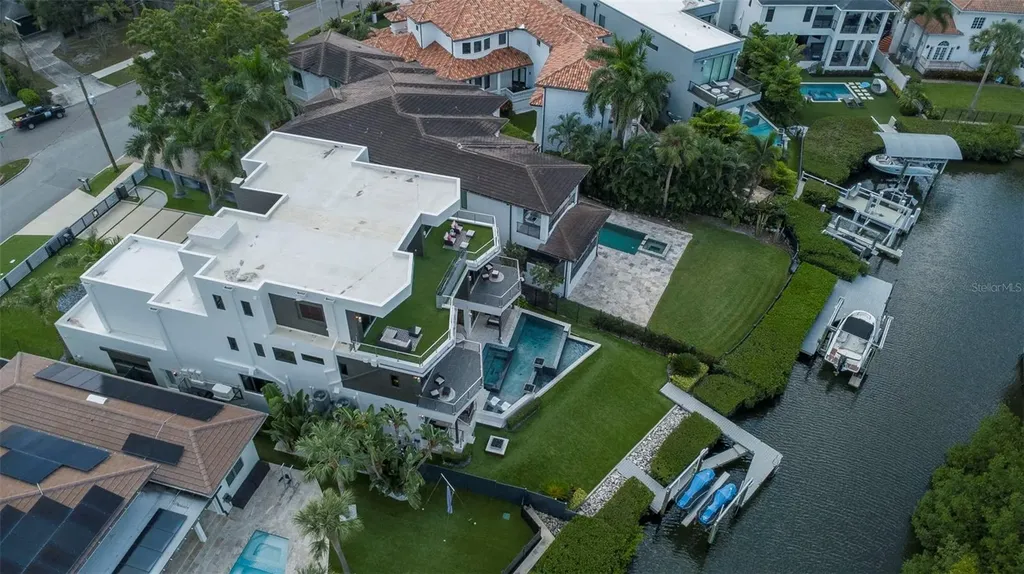 5131 W Neptune Way Tampa FL 33609
