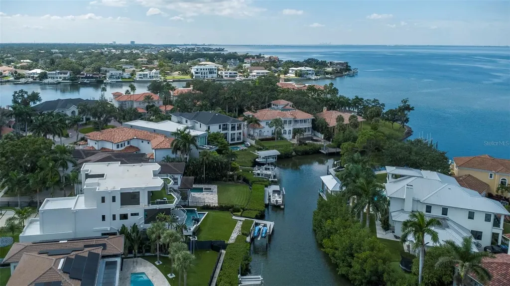 5131 W Neptune Way Tampa FL 33609