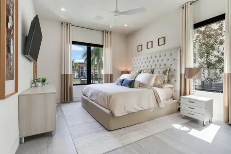 5131 W Neptune Way Tampa FL 33609