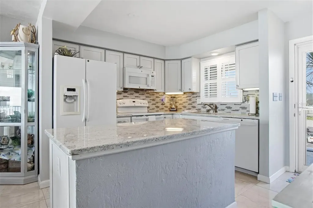 2860 Ocean Shore Boulevard Ormond By The Sea FL 32176