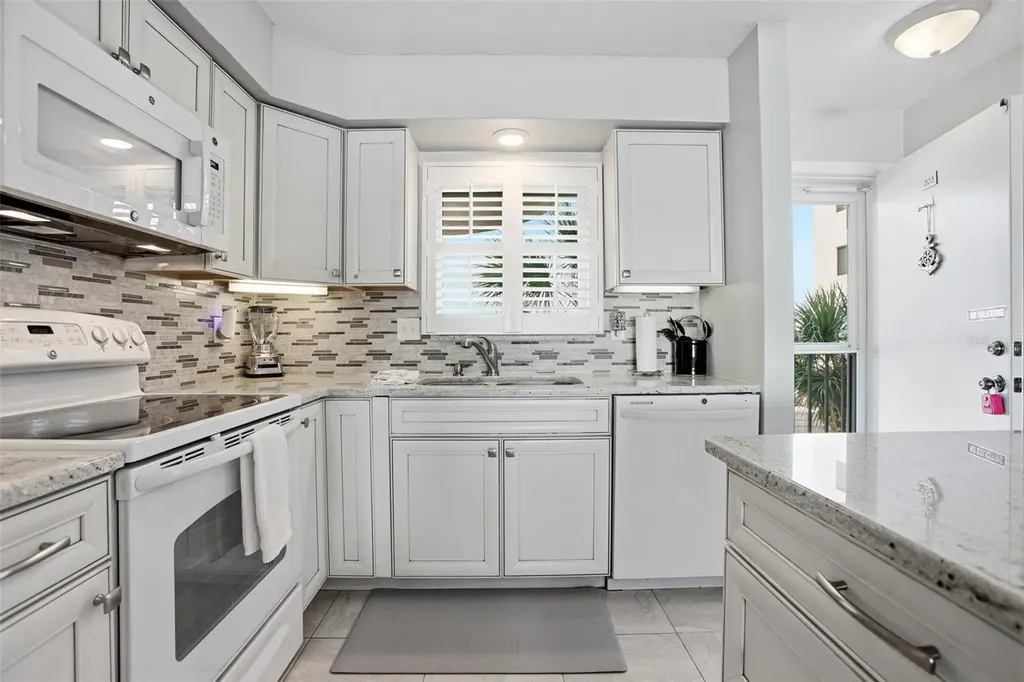 2860 Ocean Shore Boulevard Ormond By The Sea FL 32176
