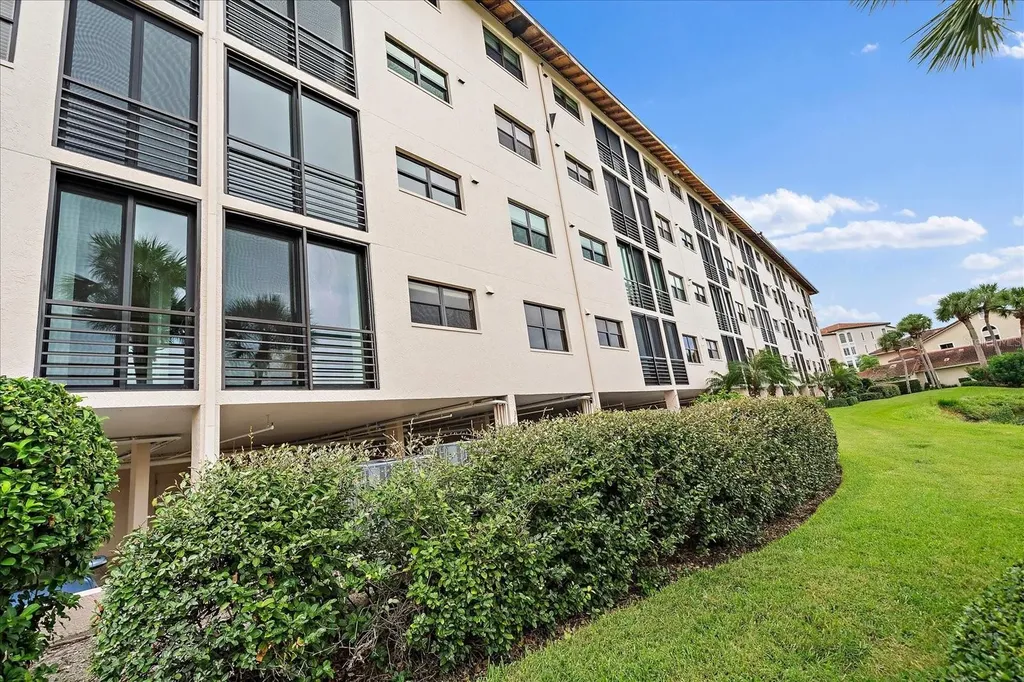 5400 Eagles Point Circle Sarasota FL 34231