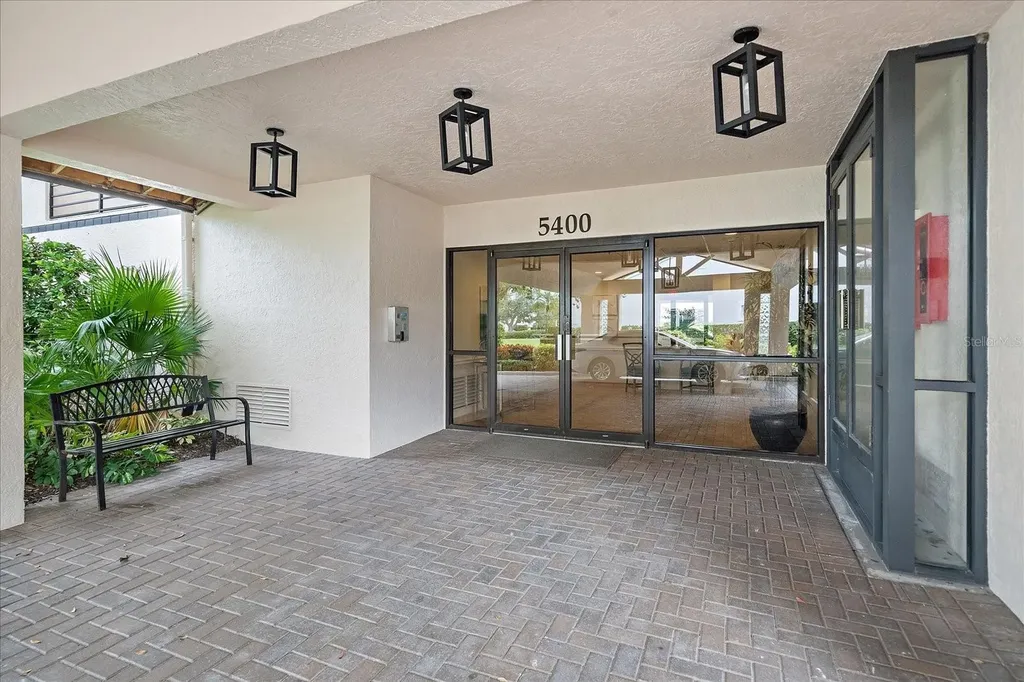 5400 Eagles Point Circle Sarasota FL 34231