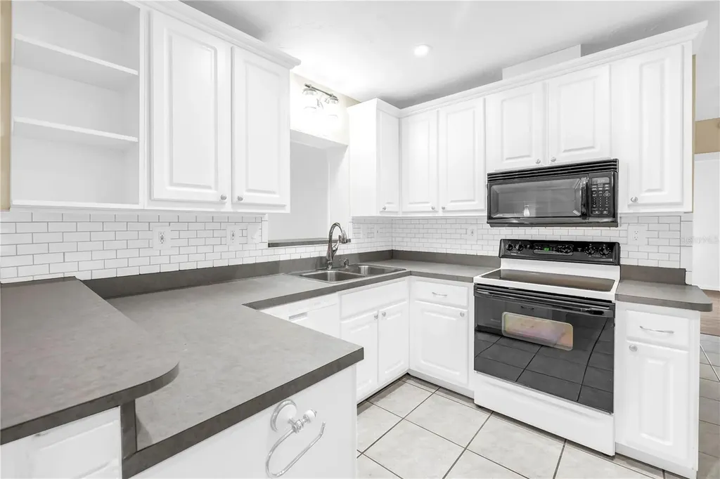 6623 16th Street N St Petersburg FL 33702
