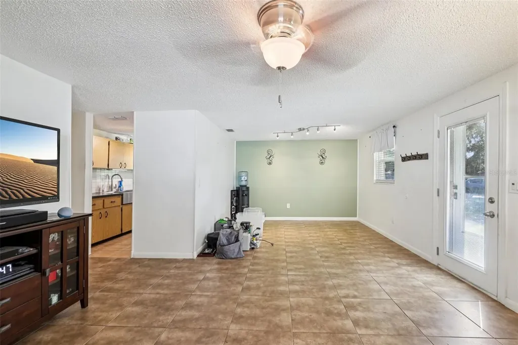 1013 Oakhill Street Seffner FL 33584